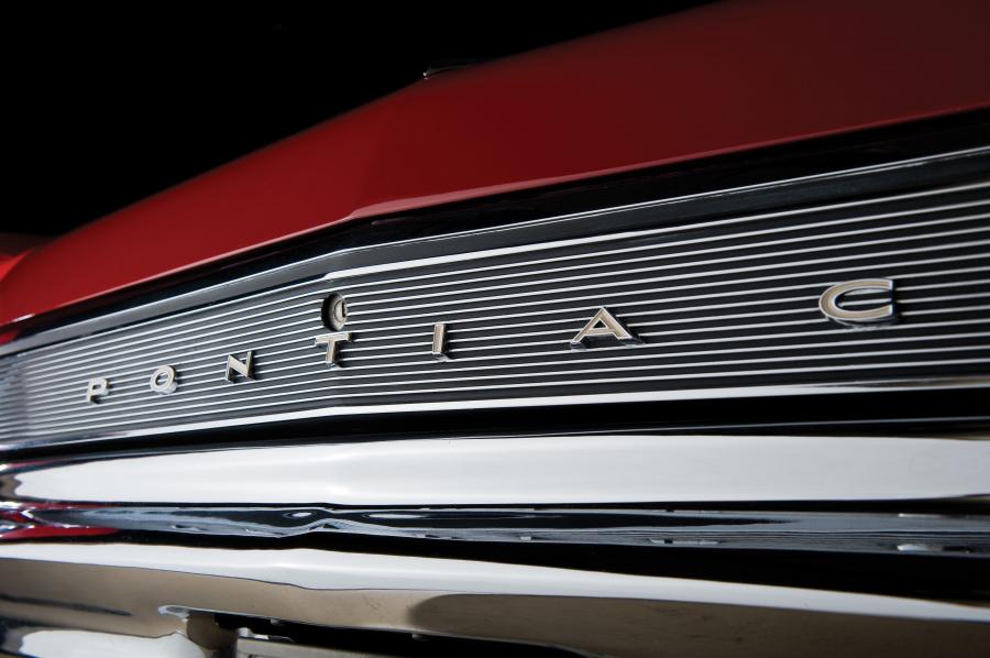  Pontiac 2+2 Sport Coupe 1965 года  (фото 9 из 16)